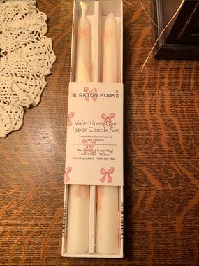 ~10” Soy decorative taper candles
White with pink bows
Unused in original box